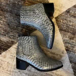 Blondo - Elvina Waterproof Bootie